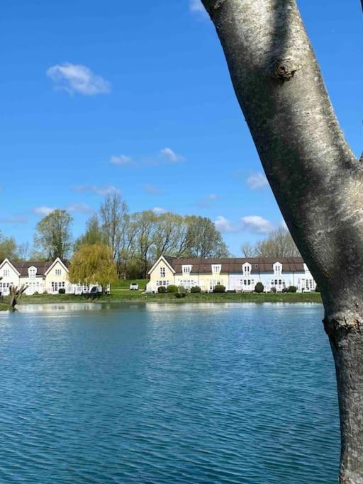 Villa Emerald Lake House South Cerney Exterior foto