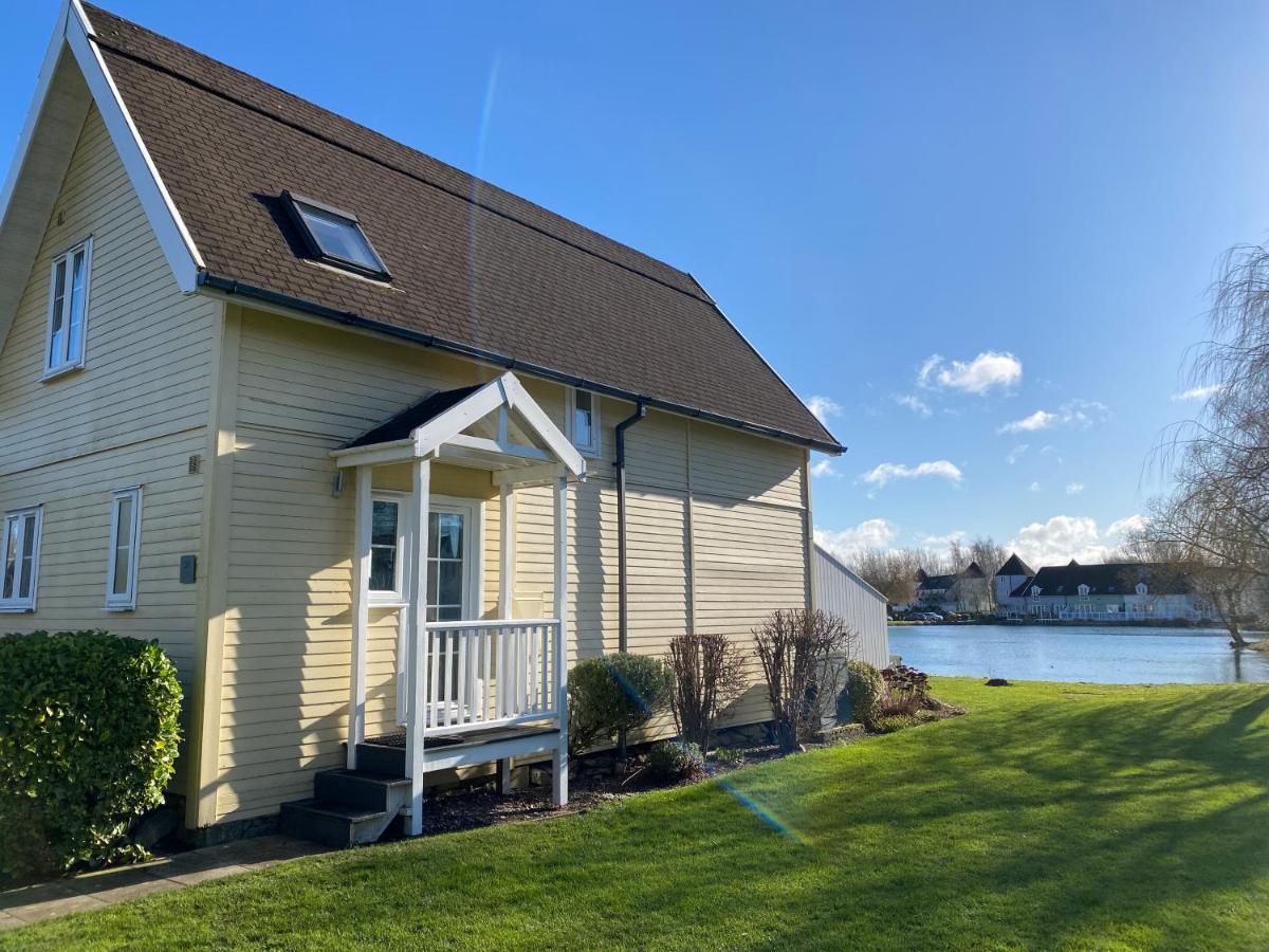 Villa Emerald Lake House South Cerney Exterior foto