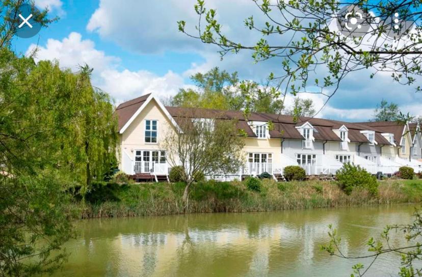 Emerald Lake House South Cerney Exterior foto
