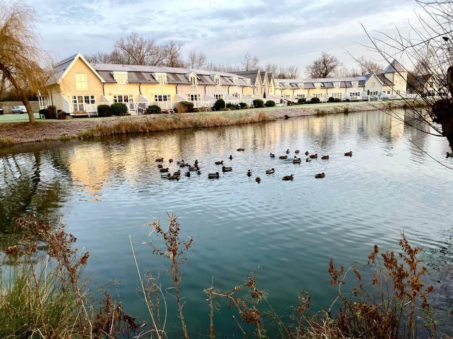 Villa Emerald Lake House South Cerney Exterior foto